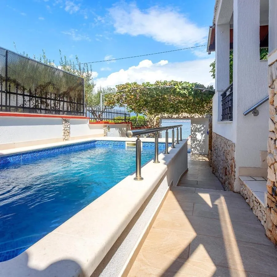 Holiday House Iva Slatine Apartment