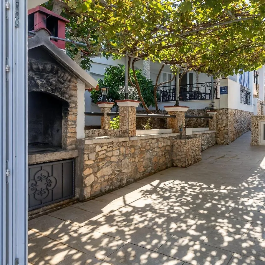 Apartment Holiday House Iva Slatine