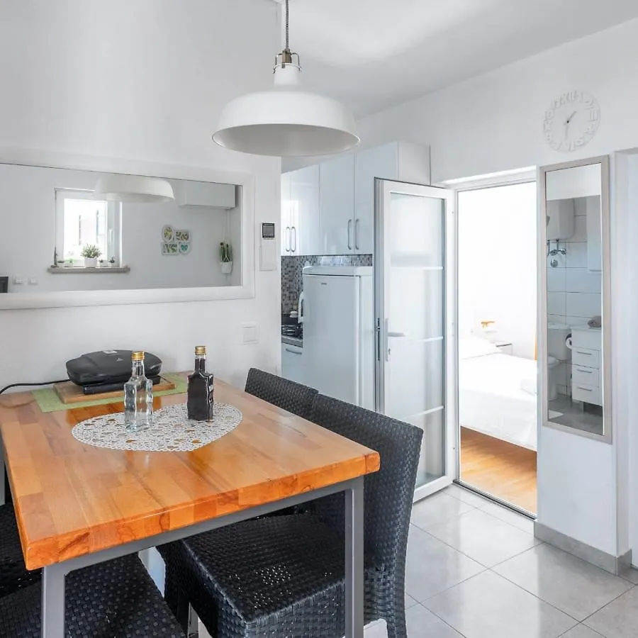 Holiday House Iva Slatine Croatia