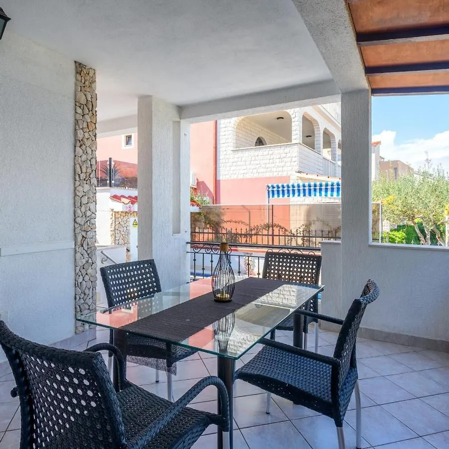 Apartment Holiday House Iva Slatine Croatia