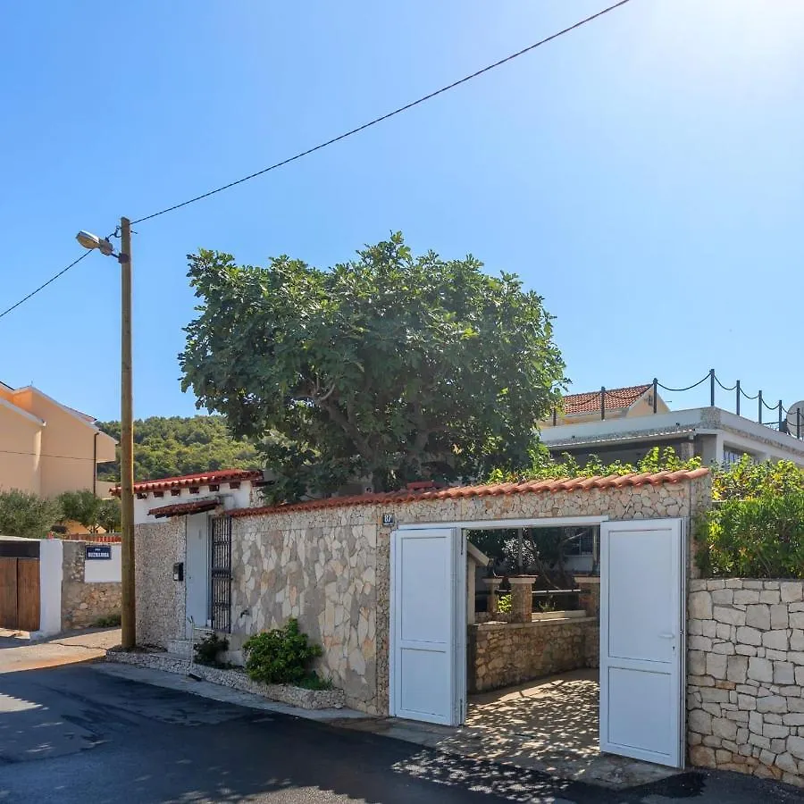 Apartment Holiday House Iva Slatine